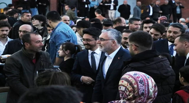 Çalışma ve Sosyal Güvenlik Bakanı Işıkhan, Niğde’de vatandaşlarla iftarda buluştu: