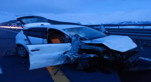 Ardahan’da araba ile at arabasının karıştığı kazada 3 kişi yaralandı
