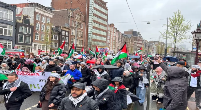 Hollanda’da İsrail’in Gazze’ye yönelik saldırıları protesto edildi