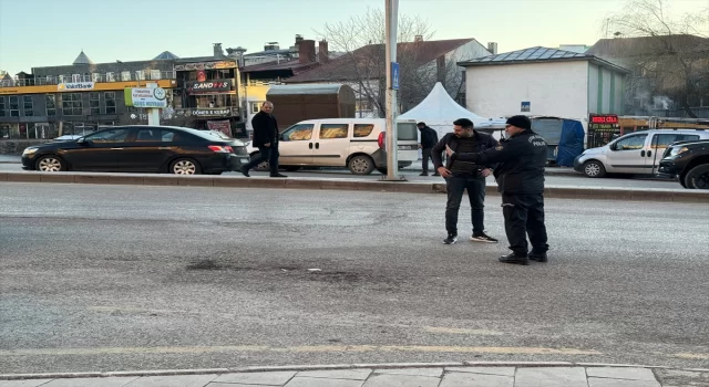 Erzurum’da kavga edenleri ayırmak isterken silahla vurulan kişi yaralandı