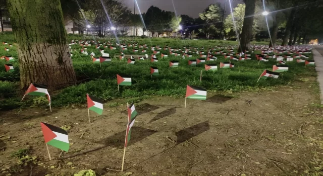 Fransa’da yeşil alana Gazze’de ölen çocuklar için 13 bin Filistin bayrağı yerleştirildi