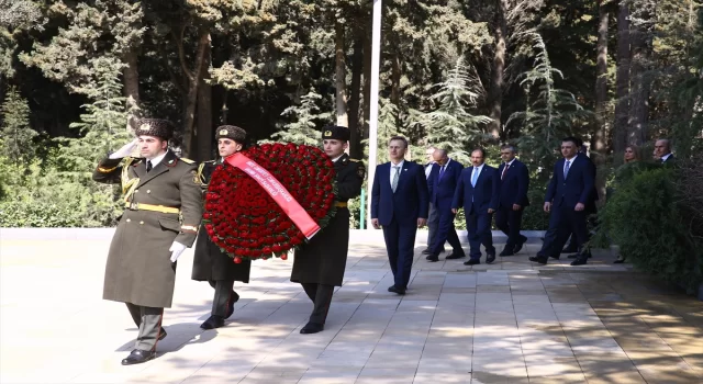 Cumhurbaşkanlığı Savunma Sanayii Başkanı Görgün, Bakü’de şehitlikleri ziyaret etti