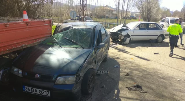 Bingöl’de iki otomobilin çarpıştığı kazada 6 kişi yaralandı