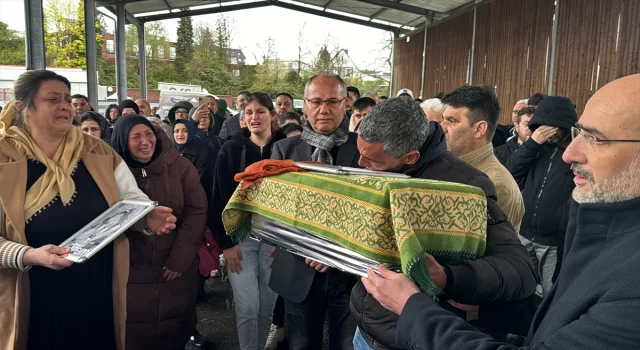 Almanya’da kundaklama sonucu çıkan yangında ölen 4 kişilik ailenin cenaze namazı kılındı