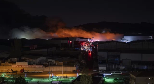 Ankara Hurdacılar Sanayi Sitesi’ndeki yangın büyük ölçüde kontrol altına alındı