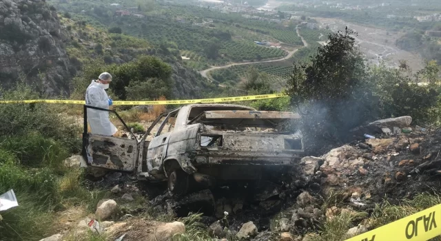 Mersin’de yangın çıkan evde anne ve oğlu, yanmış aracında da baba ölü bulundu