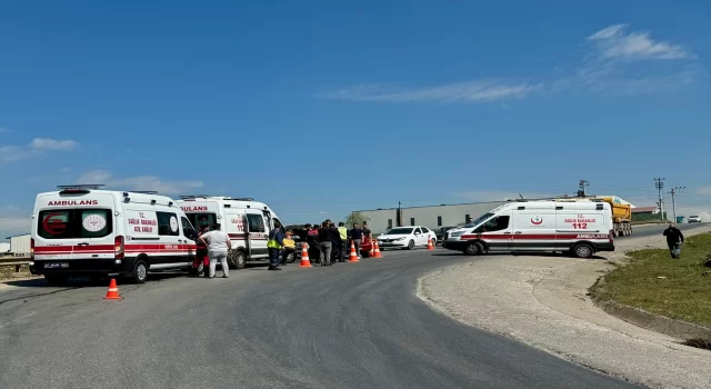 Kocaeli’de iki otomobilin çarpıştığı kazada 5 kişi yaralandı