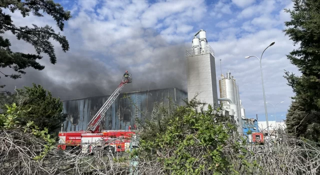 Konya’da bir fabrikaya ait depoda yangın çıktı