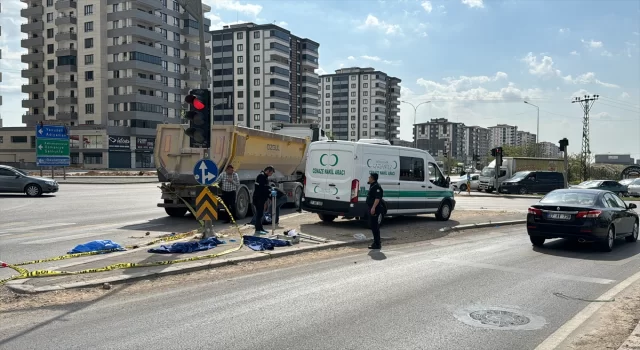 Gaziantep’te kamyona çarpan motosikletin sürücüsü hayatını kaybetti