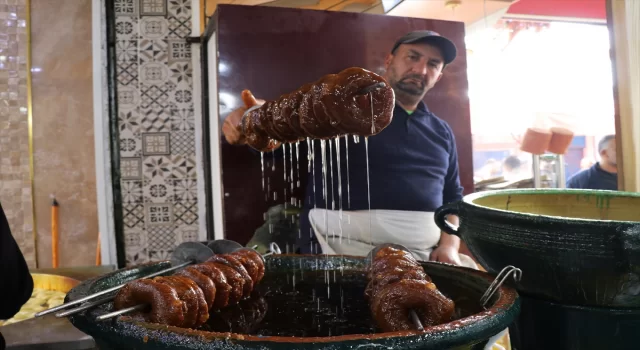 Tunus’un geleneksel ramazan tatlısı ”zlabiye” ve ”maharik” en iyi Beca kentinde yapılıyor