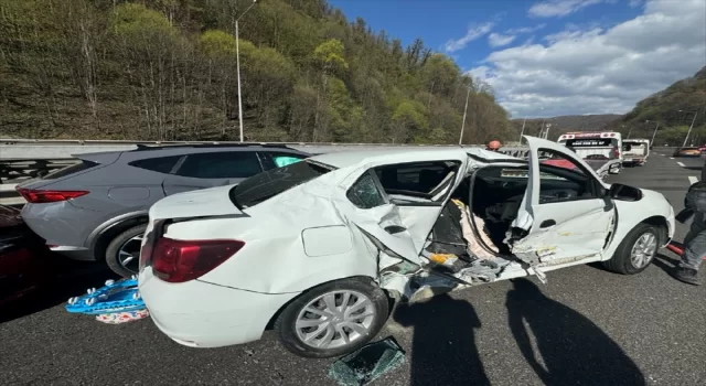 Anadolu Otoyolu’nun Bolu geçişinde zincirleme trafik kazası ulaşımı aksattı