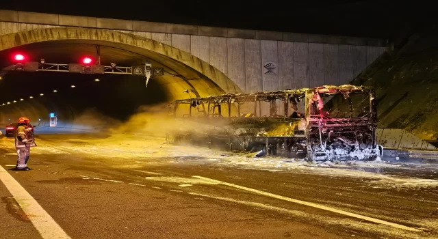 Bursa’da yangın çıkan yolcu otobüsü kullanılamaz hale geldi