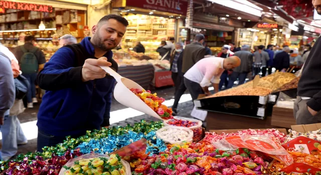 İstanbul’da bayram alışverişi için Eminönü’nü tercih ediliyor