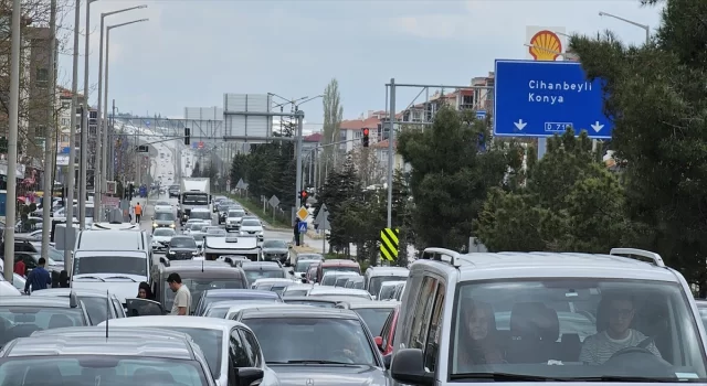 Bayram sonrası dönüşe geçenler KonyaAnkara kara yolunda trafik yoğunluğu oluşturuyor