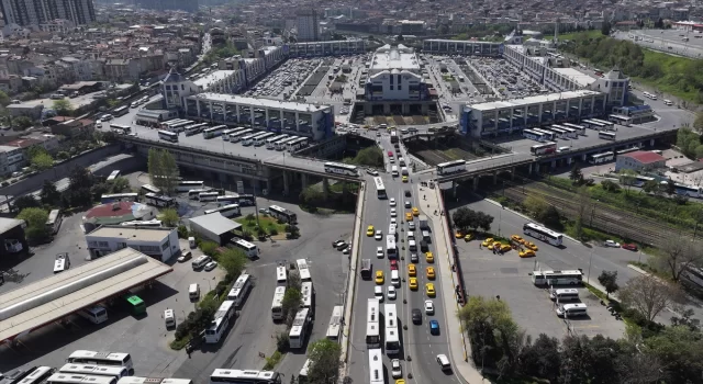 İstanbul’da otogarda tatil dönüşü yoğunluğu yaşanıyor