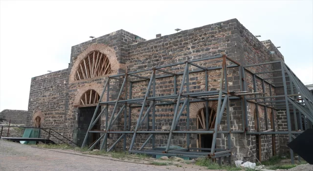 Diyarbakır’da depremde hasar gören Saint George Kilisesi ve Çardaklı Hamamı restore ediliyor 