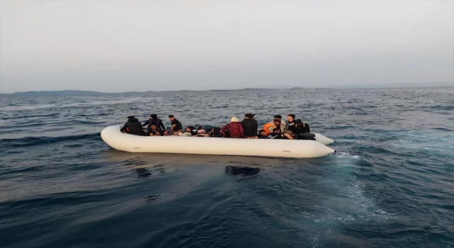 Ayvalık açıklarında 131 düzensiz göçmen yakalandı