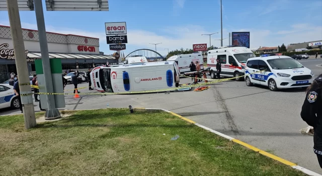 Erzincan’da araba ile ambulansın çarpıştığı kazada 6 kişi yaralandı