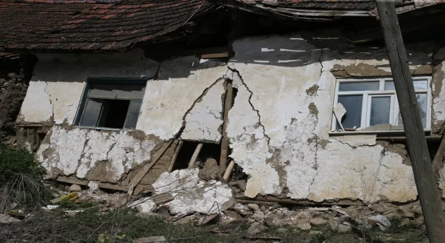 Tokat Sulusaray depreminde camiler ve bazı binalar da hasar gördü