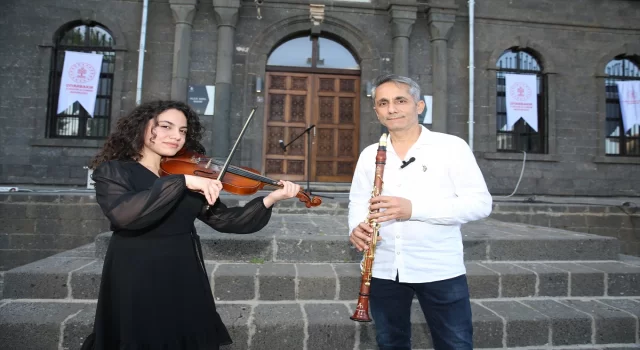 Diyarbakır’da babakızın müzik dinletisi ilgi gördü