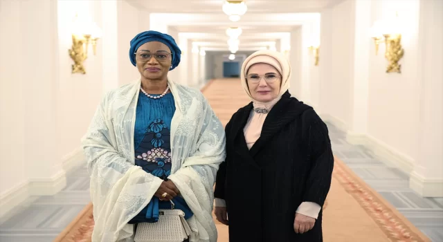 Emine Erdoğan, Nijerya Devlet Başkanı’nın eşi Oluremi Tinubu’yla görüştü