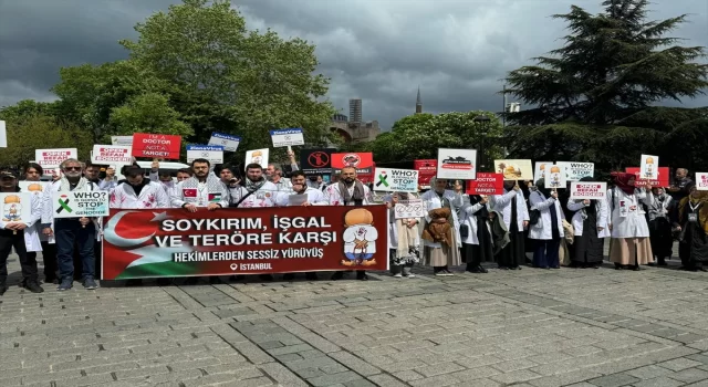 İstanbul’da sağlık çalışanları İsrail zulmüne karşı ”sessiz yürüyüş” yaptı