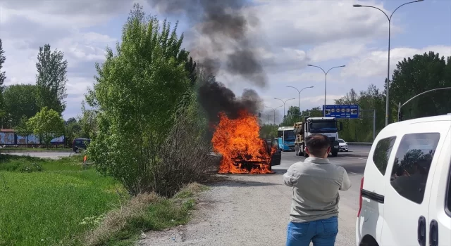 Kütahya’da otomobilde çıkan yangın söndürüldü