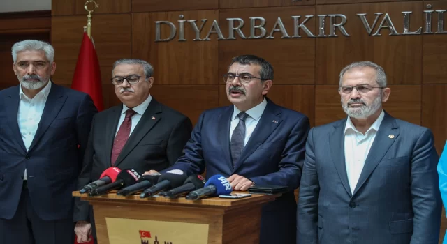 Bakan Tekin, Diyarbakır’da ”İl Eğitim Değerlendirme Toplantısı”na katıldı: