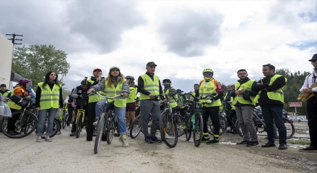 Ankara’da yüzlerce kişi Yeşilay’ın turunda pedal çevirdi