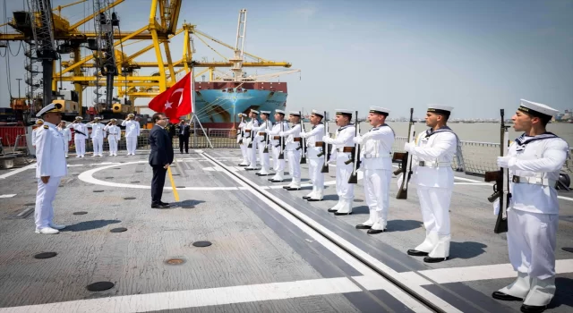 TCG Kınalıada, Bangladeş’in Chittagong Limanı’nı ziyaret etti