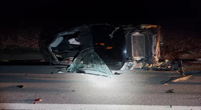 Tokat’ta büyükbaş hayvana çarpan otomobildeki 3 kişi yaralandı 