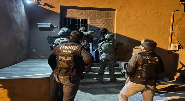 İzmir’de uyuşturucu operasyonunda 24 şüpheli yakalandı