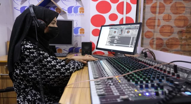 Afganistan’da kadın personel ağırlıklı radyo kanalı, yayınlarını genişletmeyi hedefliyor