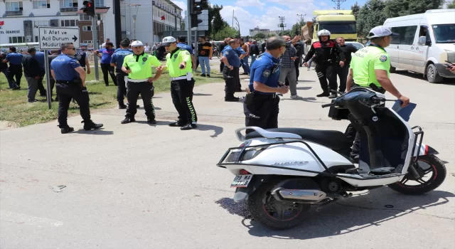 Kilis’te briket yüklü tır ile motosikletin çarpıştığı kazada 1 kişi öldü, 1 kişi yaralandı
