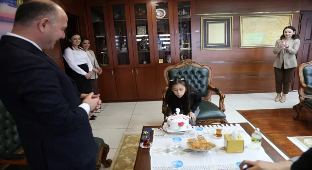Giresun Valisi Serdengeçti’den şehit kızına doğum günü sürprizi 