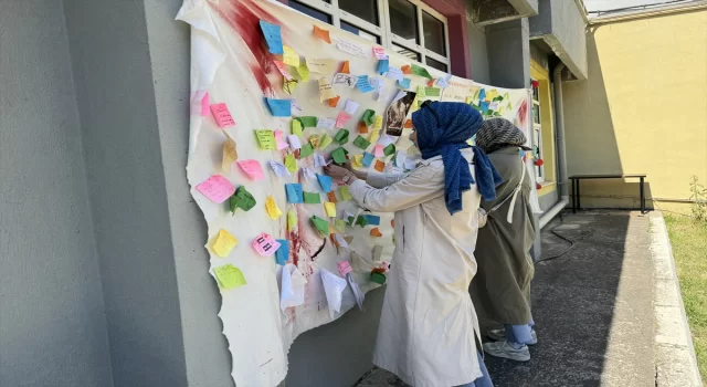 Tekirdağ’da üniversiteliler düşüncelerini Gazze için oluşturulan köşeye yazıyor