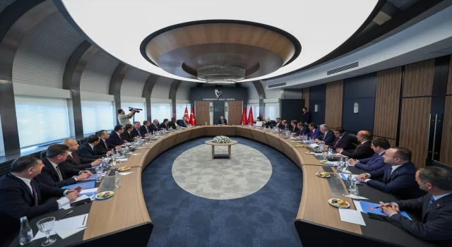 CHP Genel Başkanı Özel, partisinin il belediye başkanlarıyla toplantı yaptı