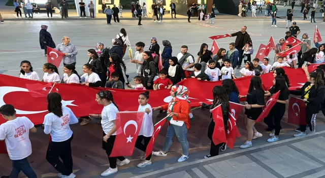 Elazığ’da fener alayı ve gençlik yürüyüşü düzenlendi