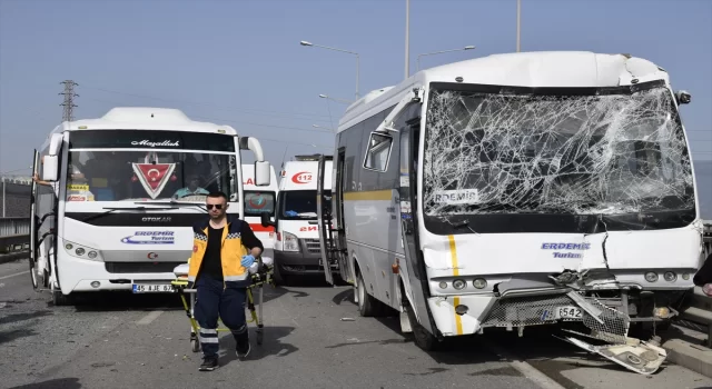 GÜNCELLEME Manisa’da iki servis midibüsü ile otobüsün çarpışması sonucu 35 kişi yaralandı