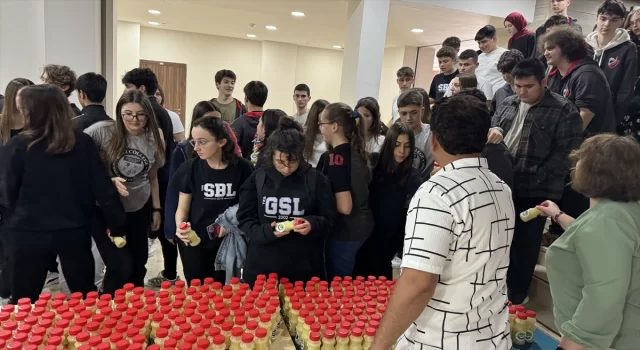 Tekirdağ’da vatandaşlara tescilli Velimeşe bozası dağıtıldı