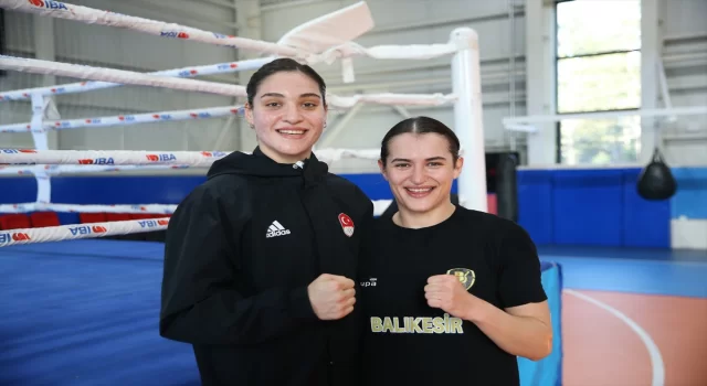Milli boksörler Büşra ve Esra, olimpiyat yolunda kalan 2 kota için ringe çıkacak