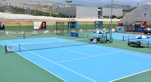 3. Uluslararası Cudi Cup Tenis Turnuvası’na çeyrek final maçlarıyla devam edildi