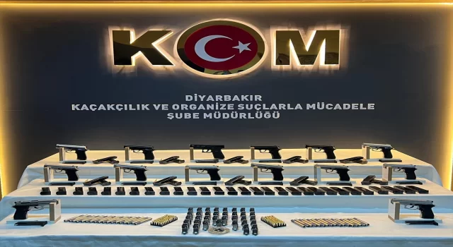 Diyarbakır’da salça kovalarına gizlenmiş 14 ruhsatsız tabanca ele geçirildi