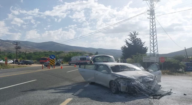 Elazığ’da iki otomobilin çarpıştığı kazada 1 kişi öldü, 6 kişi yaralandı