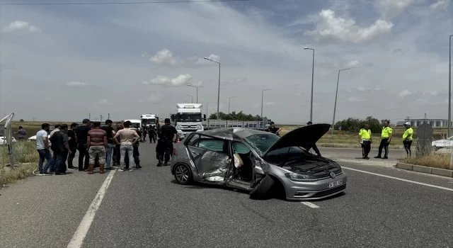 Diyarbakır’da minibüs ile çarpışan otomobildeki öğretmenlerden biri öldü, 3’ü yaralandı