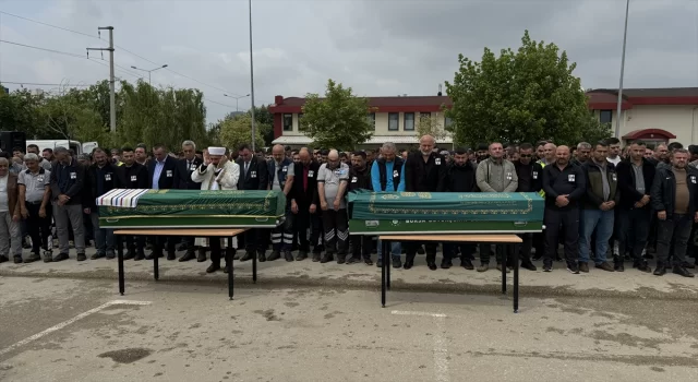 GÜNCELLEME  Bursa’da karşı şeride geçerek otomobille çarpışan araçtaki 2 kişi öldü