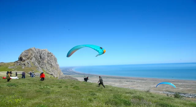 Azerbaycan’da yamaç paraşütü sporu yaygınlaşıyor