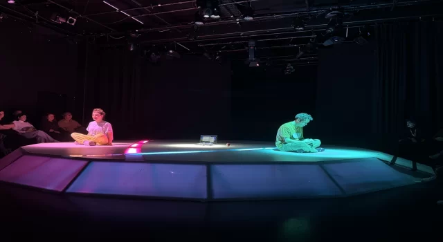 ”Sivrisinekler” oyunu 11. Frankfurt Türk Tiyatro Festivali’nde sahnelendi
