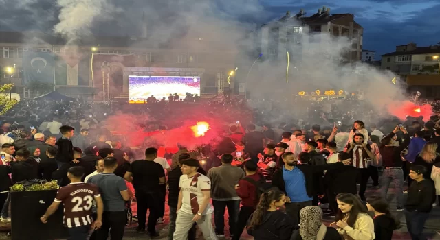 TFF 2. Lig’e yükselen Çimentaş Elazığspor’un taraftarları şampiyonluğu kutladı