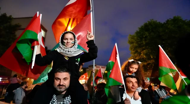 İstanbul’da İHH’den Filistin’e destek için meşaleli yürüyüş